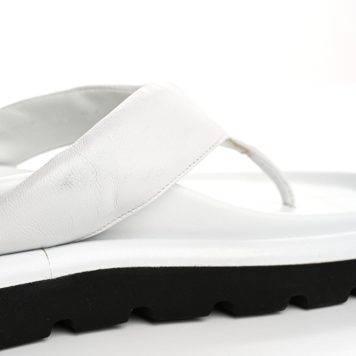 Louis Vuitton Calfskin Women's Logo Studded Pillow Flat Sandals 35 White
