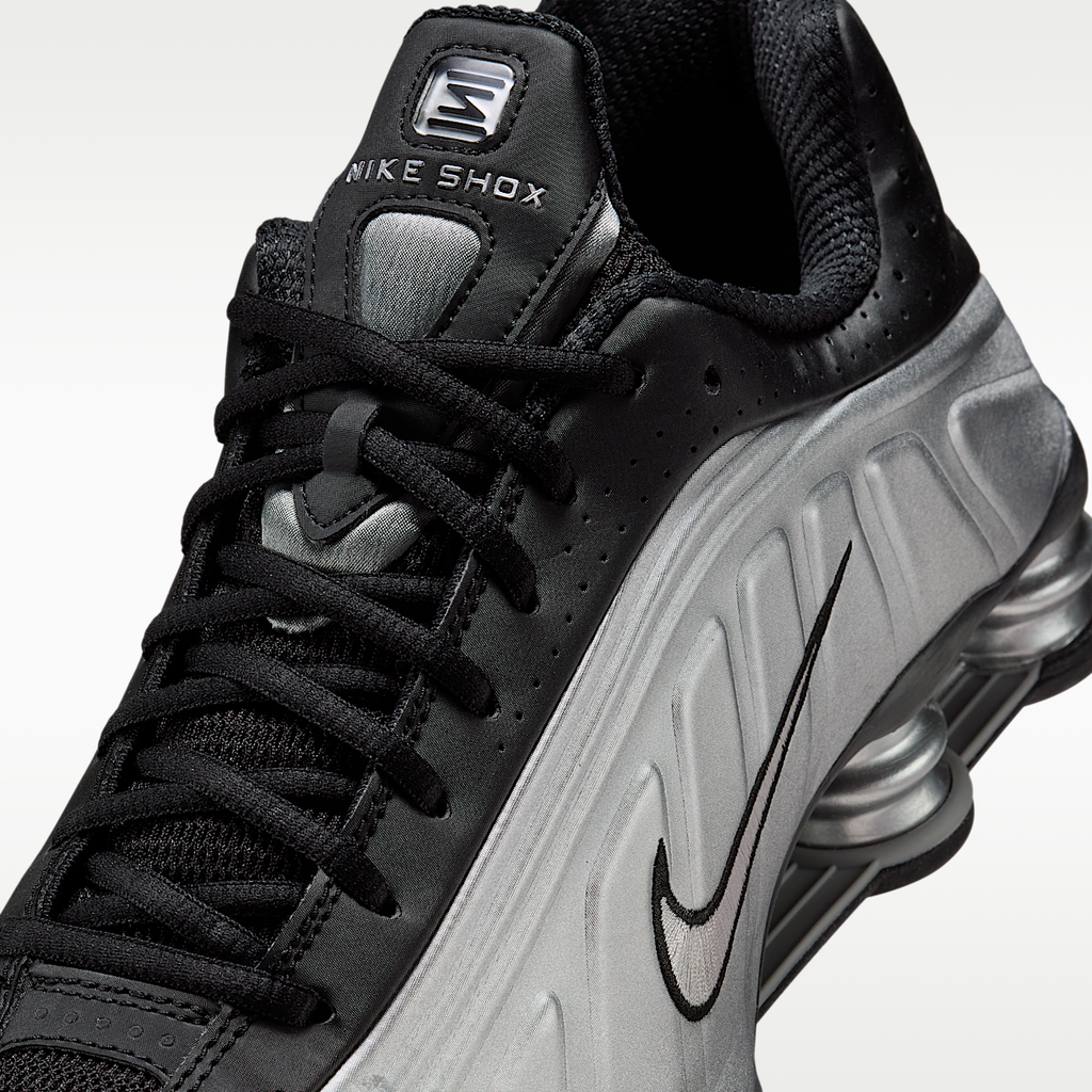 Shox R4 Sneakers